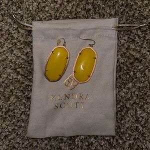 Kendra Scott Danielle Gold Statement Earring in yellow